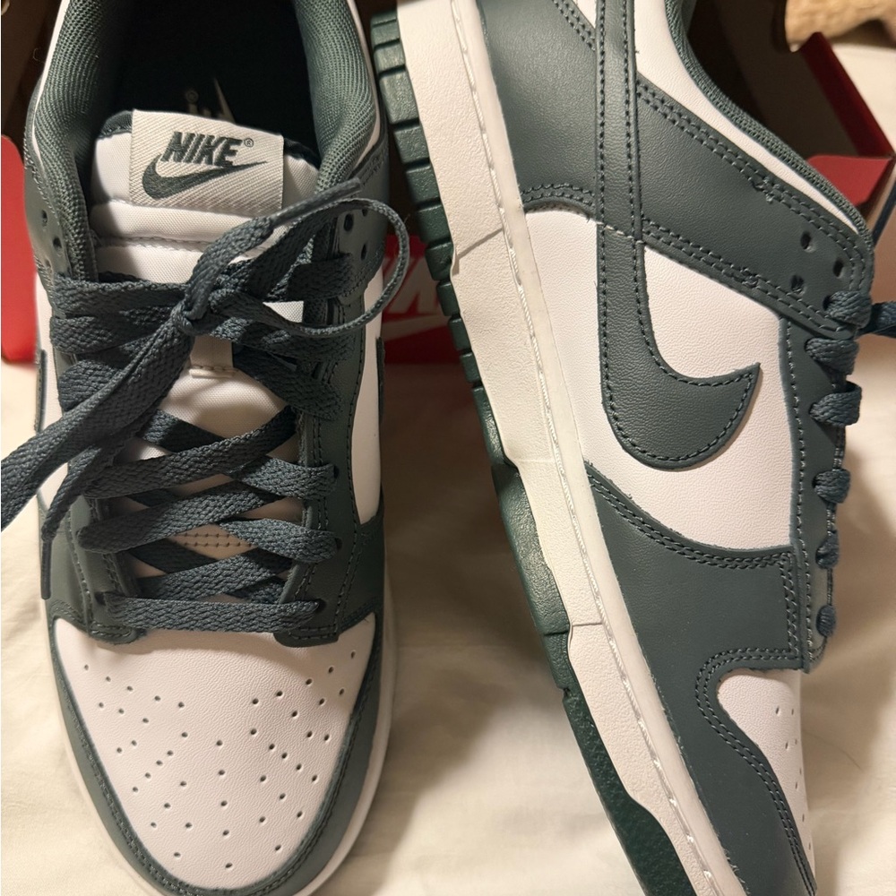 Nike Men's Teal and White Sneakersoriginal brand new men’s dunk retro tennis sh.
